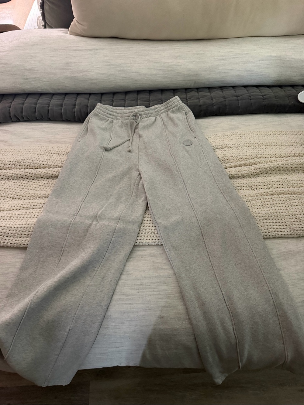 PINK Victoria's Secret women’s  Light Gray Wide-Leg Sweatpants with Drawstring